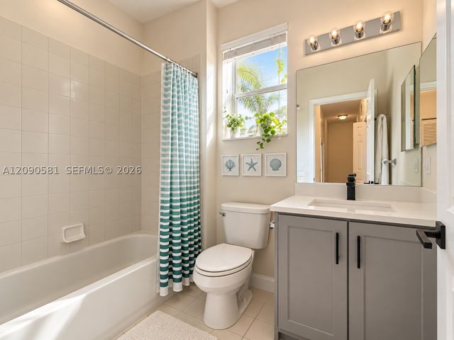 2913 S Greenleaf Cir, Boynton Beach, FL 33426
