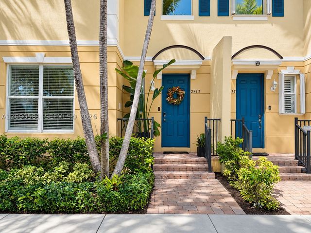 2913 S Greenleaf Cir, Boynton Beach, FL 33426