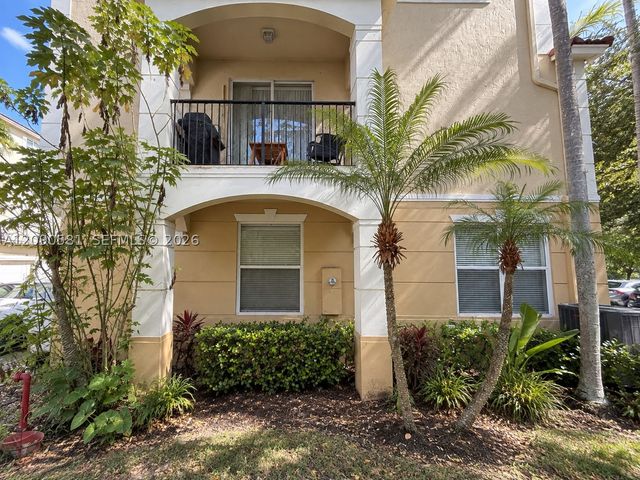 2913 S Greenleaf Cir, Boynton Beach, FL 33426