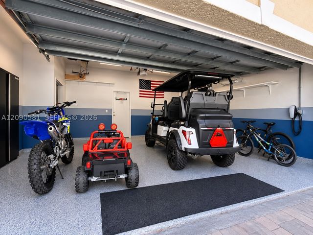 2913 S Greenleaf Cir, Boynton Beach, FL 33426