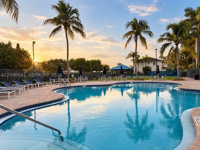 2913 S Greenleaf Cir, Boynton Beach, FL 33426