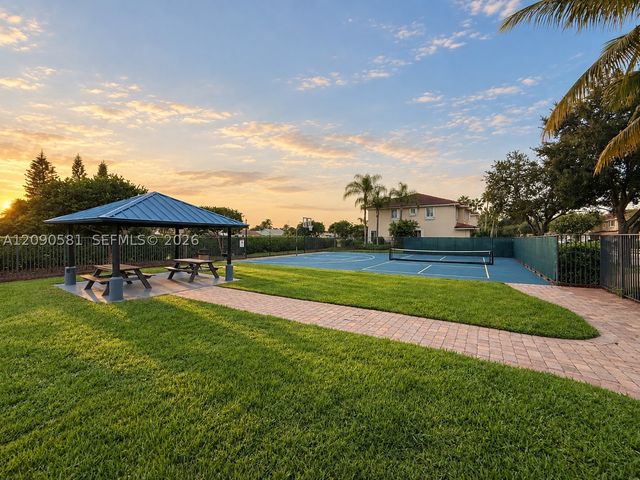 2913 S Greenleaf Cir, Boynton Beach, FL 33426