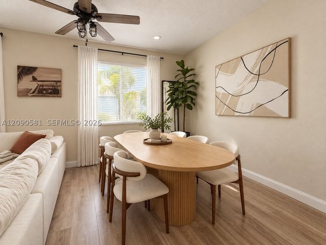 2913 S Greenleaf Cir, Boynton Beach, FL 33426