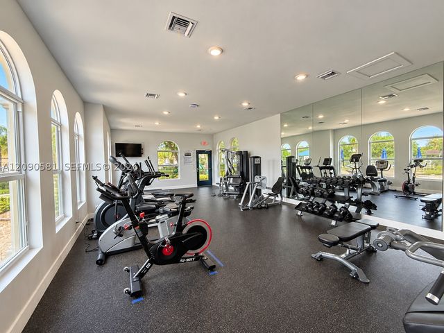 2913 S Greenleaf Cir, Boynton Beach, FL 33426