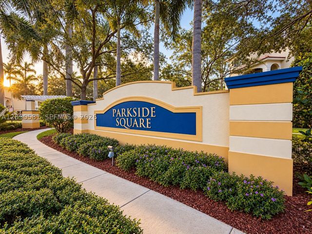 2913 S Greenleaf Cir, Boynton Beach, FL 33426
