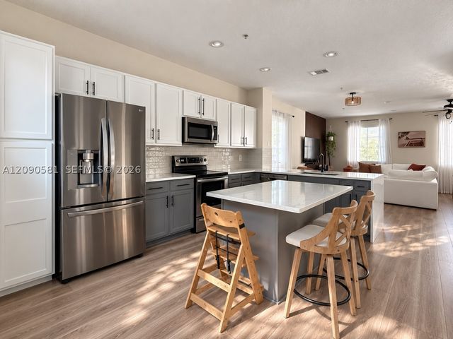 2913 S Greenleaf Cir, Boynton Beach, FL 33426