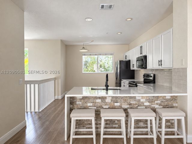 2913 S Greenleaf Cir, Boynton Beach, FL 33426