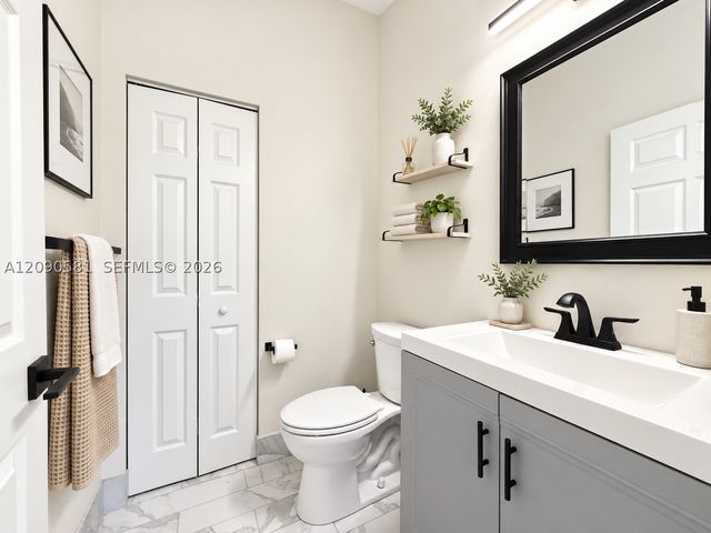 2913 S Greenleaf Cir, Boynton Beach, FL 33426