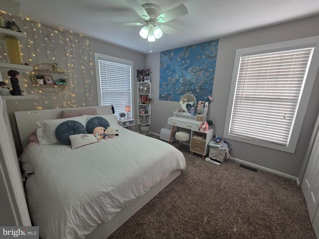 240 COBBLESTONE CT, Collegeville, PA 19426