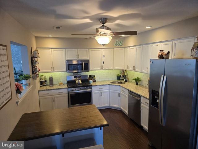 240 COBBLESTONE CT, Collegeville, PA 19426