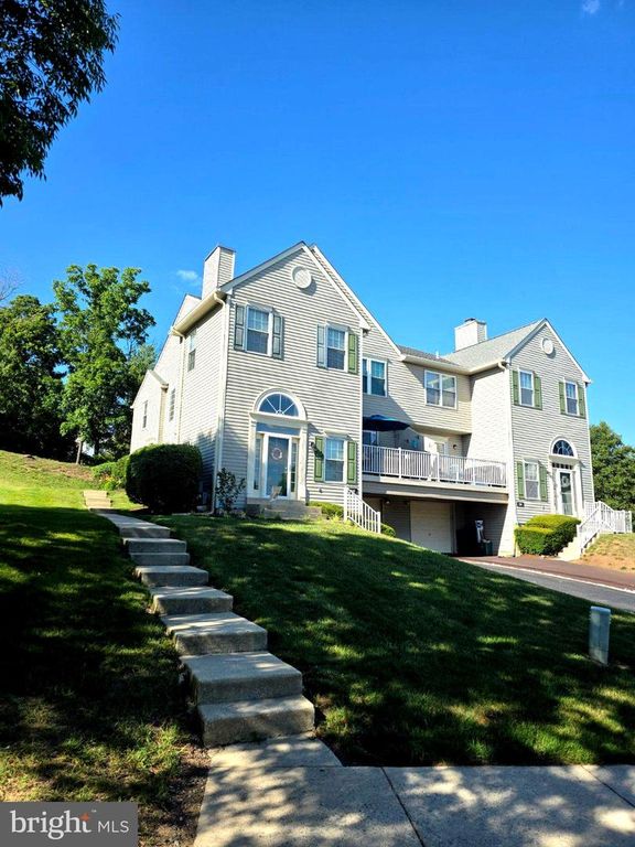 240 COBBLESTONE CT, Collegeville, PA 19426