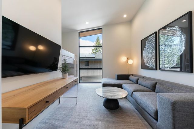 10117 Jakes Way, Truckee, CA 96161