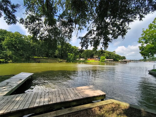 180 Arrowhead Way, Mabank, TX 75156