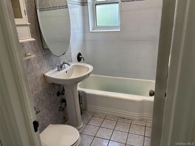 30 Catheral Avenue 4A, Hempstead, NY 11550