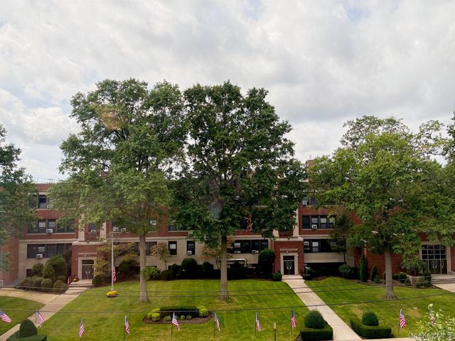 30 Catheral Avenue 4A, Hempstead, NY 11550