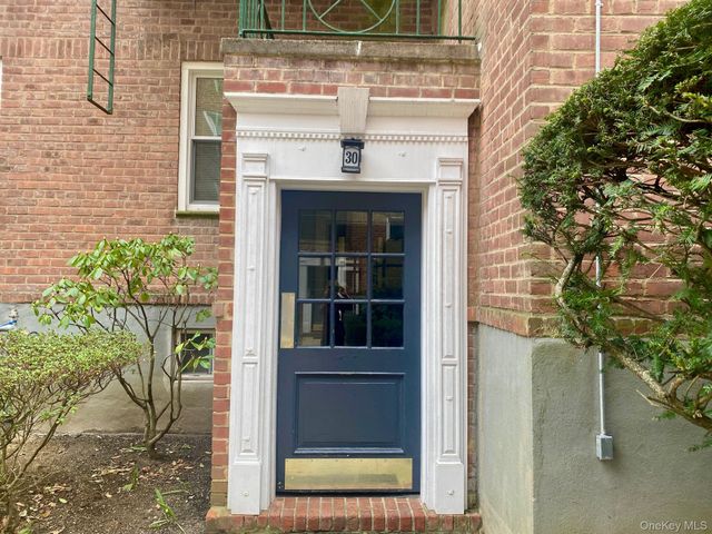30 Catheral Avenue 4A, Hempstead, NY 11550