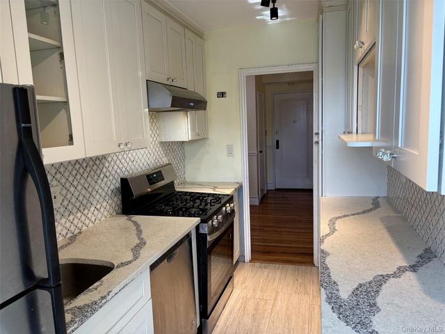 30 Catheral Avenue 4A, Hempstead, NY 11550