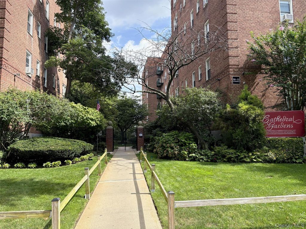 30 Catheral Avenue 4A, Hempstead, NY 11550 — exterior