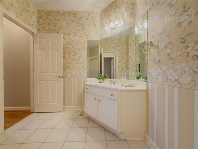 1990 Glenhurst Drive, Snellville, GA 30078