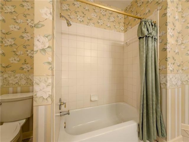 1990 Glenhurst Drive, Snellville, GA 30078