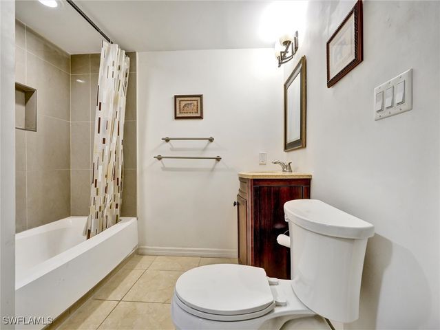 114 Cypress WAY E D4, Naples, FL 34110