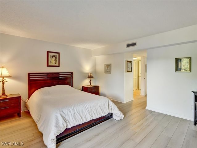 114 Cypress WAY E D4, Naples, FL 34110