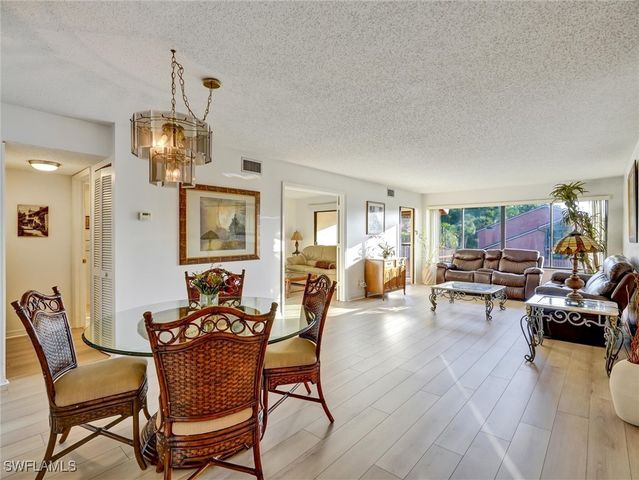 114 Cypress WAY E D4, Naples, FL 34110