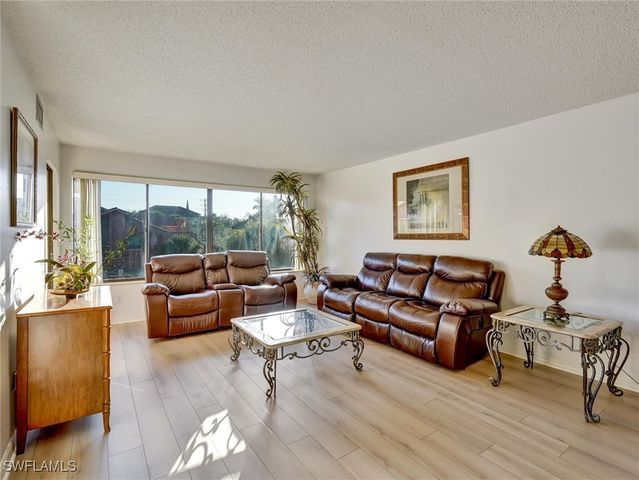 114 Cypress WAY E D4, Naples, FL 34110