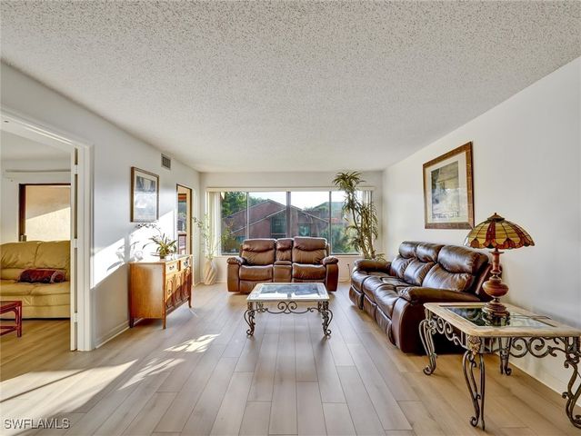 114 Cypress WAY E D4, Naples, FL 34110