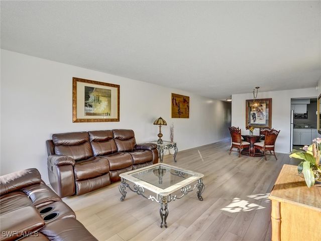 114 Cypress WAY E D4, Naples, FL 34110