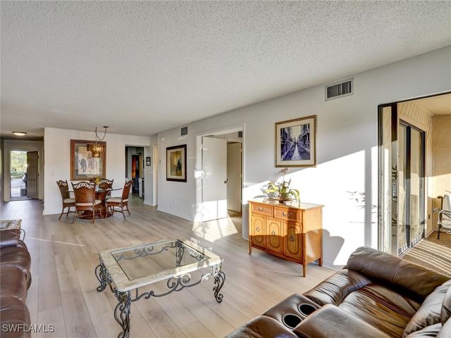 114 Cypress WAY E D4, Naples, FL 34110