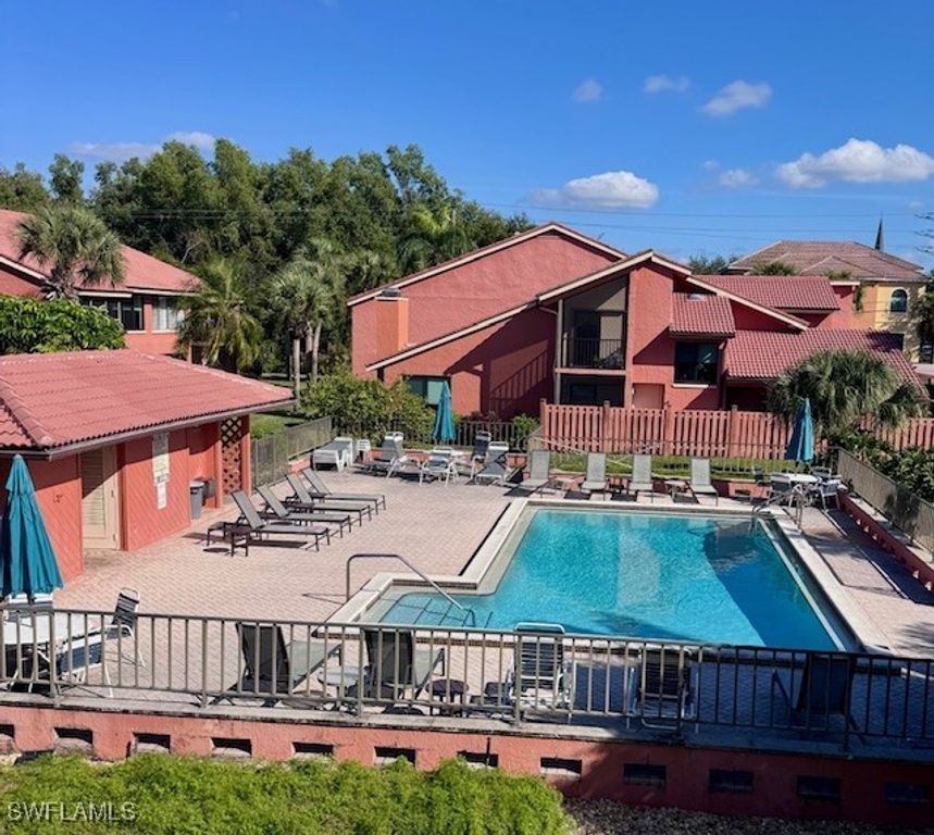 114 Cypress WAY E D4, Naples, FL 34110