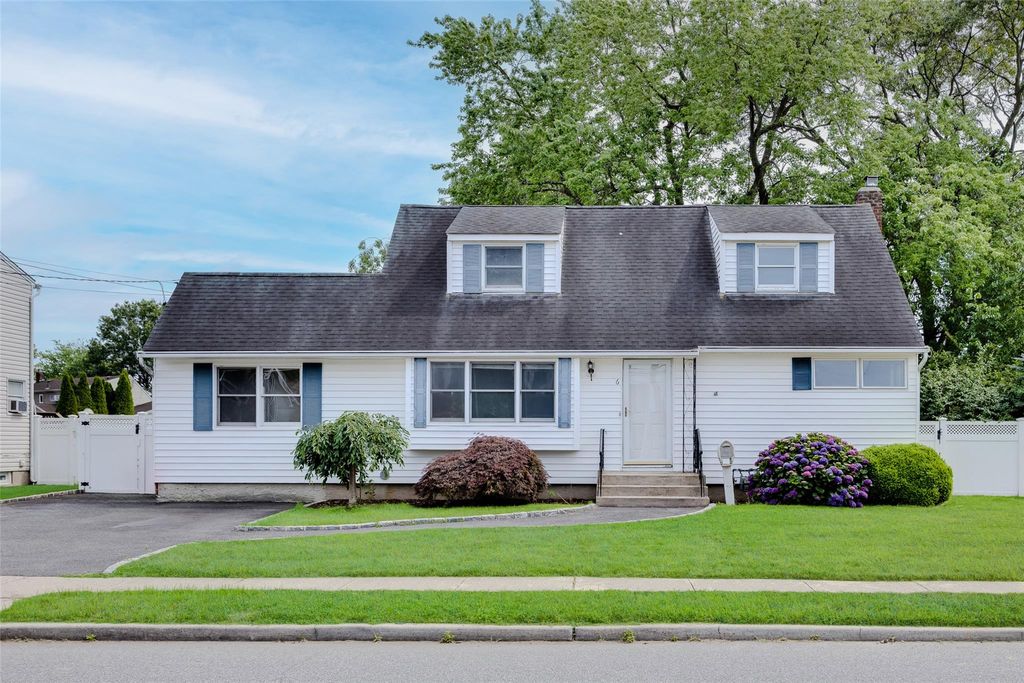 6 Pompano Lane, Massapequa Park, NY 11762