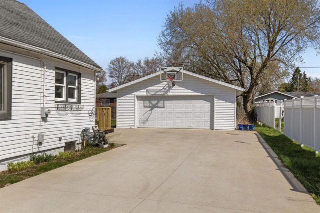 120 ALLEN AVENUE, Oshkosh, WI 54901