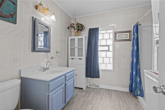120 ALLEN AVENUE, Oshkosh, WI 54901