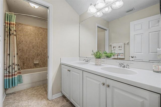 8711 PRESTON WOODS COURT, Land O Lakes, FL 34638