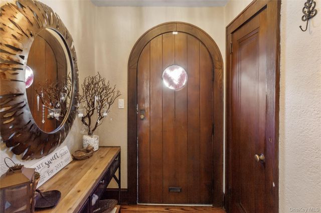 15 N Oceanside Road, Rockville Centre, NY 11570