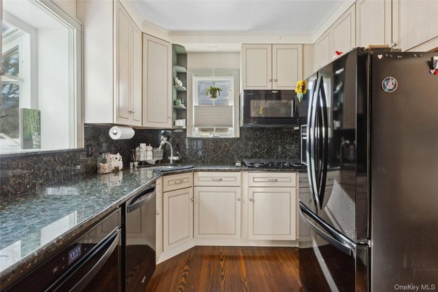 15 N Oceanside Road, Rockville Centre, NY 11570