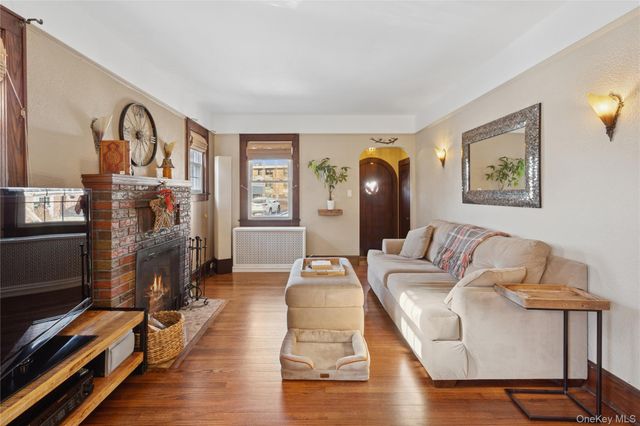 15 N Oceanside Road, Rockville Centre, NY 11570