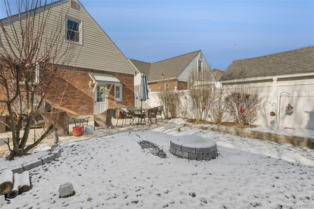 15 N Oceanside Road, Rockville Centre, NY 11570