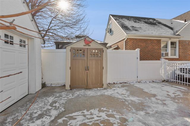 15 N Oceanside Road, Rockville Centre, NY 11570