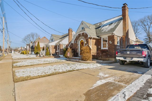 15 N Oceanside Road, Rockville Centre, NY 11570