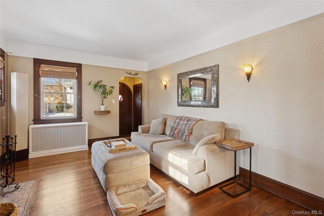 15 N Oceanside Road, Rockville Centre, NY 11570