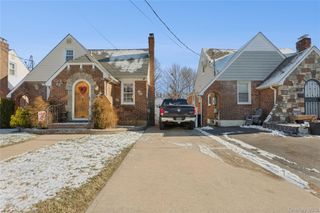 15 N Oceanside Road, Rockville Centre, NY 11570