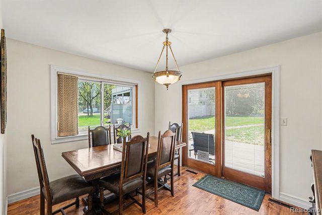 2596 N Williams Lake Road, Waterford, MI 48327
