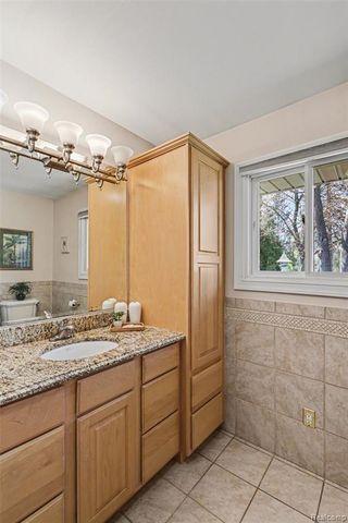 2596 N Williams Lake Road, Waterford, MI 48327