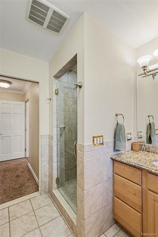 2596 N Williams Lake Road, Waterford, MI 48327