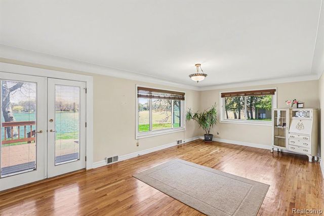 2596 N Williams Lake Road, Waterford, MI 48327