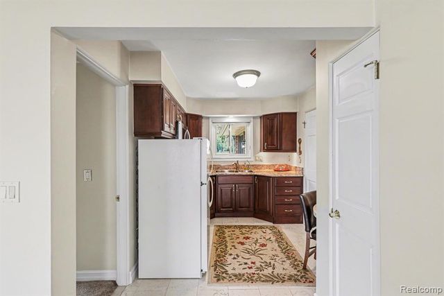 2596 N Williams Lake Road, Waterford, MI 48327