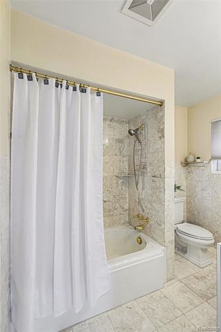 2596 N Williams Lake Road, Waterford, MI 48327